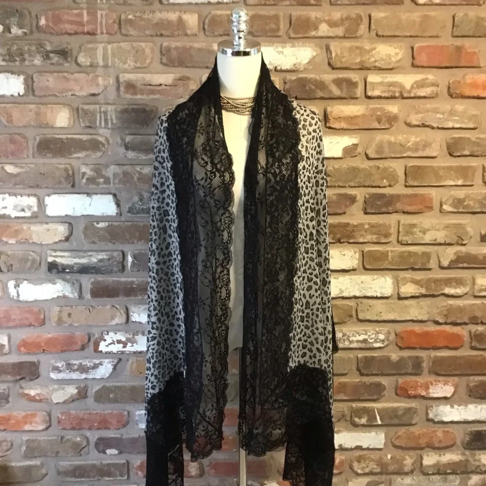 FIORE BY LA FIORENTINA Chic Black Lace and Leopard Print Scarf Wrap